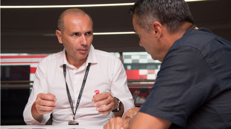 Ο Andrea Ferraresi από το Centro Stile Ducati μιλάει στην zougla.gr